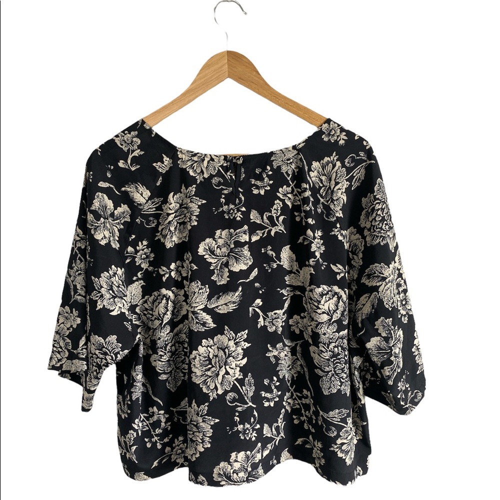 House of Harlow 1960 black with floral pattern blouse size L - Picture 3 of 6